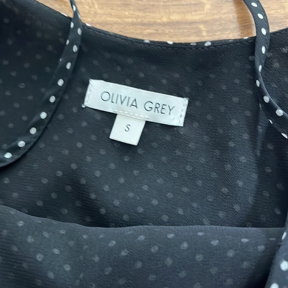 ⭐️Olivia Grey Cold Shoulder Top (S) FINAL SALE - Picture 3 of 4